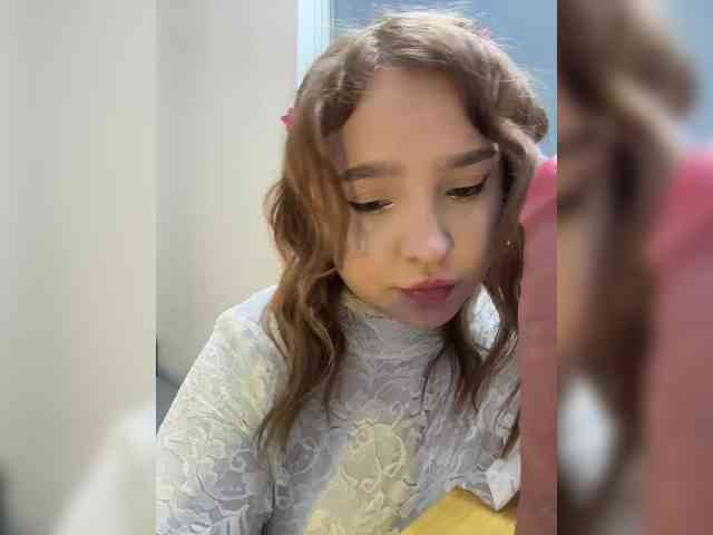 LittleDilara webcam