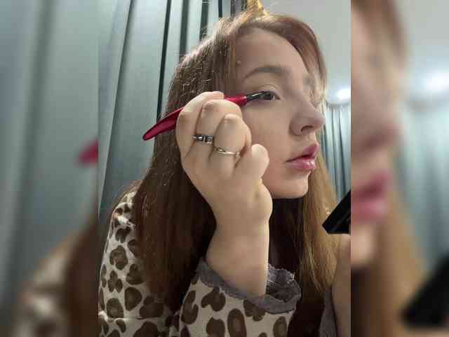 LittleDilara webcam