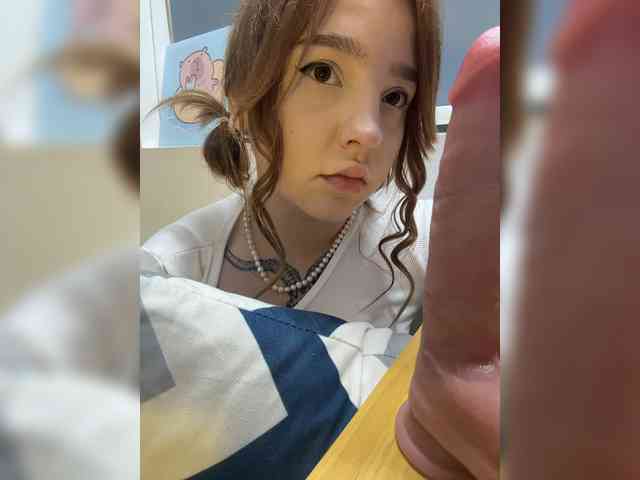 LittleDilara webcam