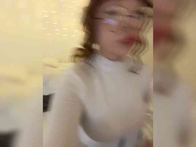 LittleDilara webcam