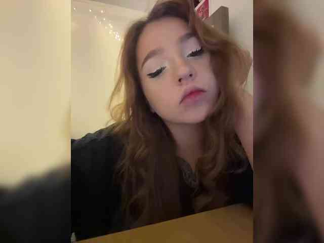 LittleDilara webcam