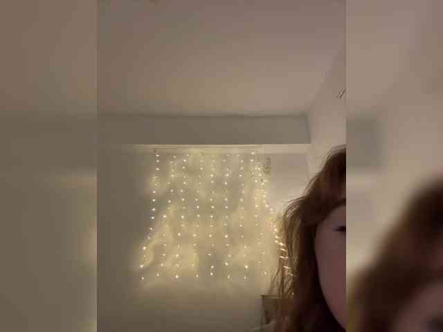 LittleDilara webcam