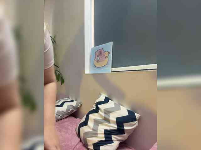 LittleDilara webcam