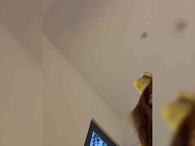 LittleDilara webcam