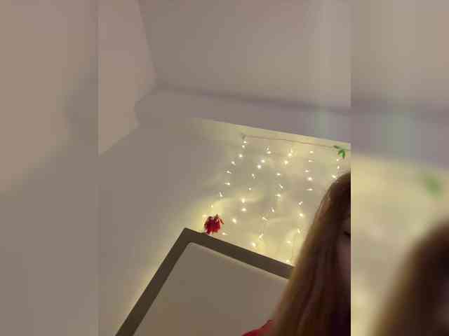 LittleDilara webcam