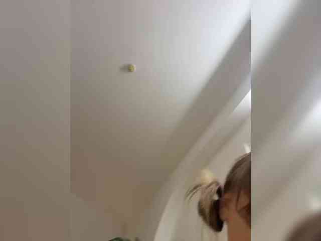 LittleDilara webcam