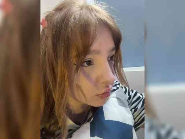 LittleDelora Live Webcam on BongaCams