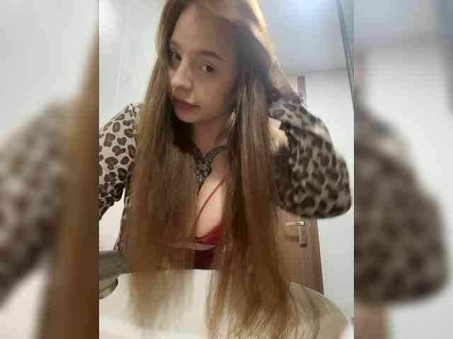 LittleDilara webcam