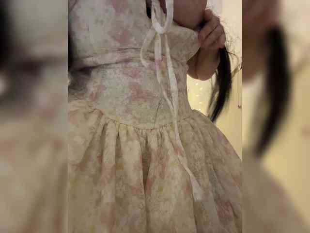 LittleDilara webcam
