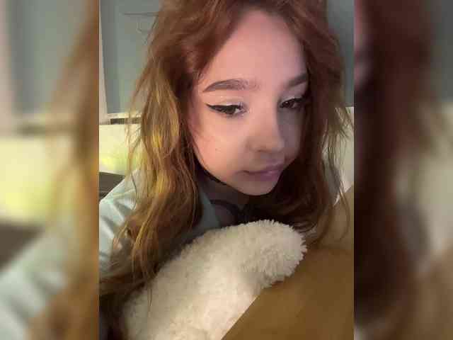 LittleDilara webcam