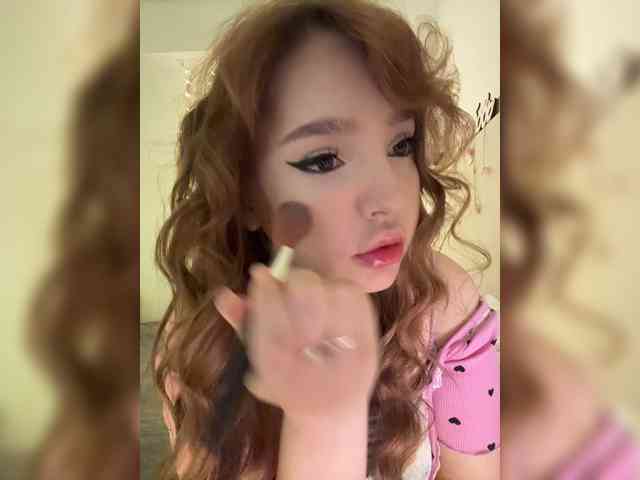 LittleDilara webcam