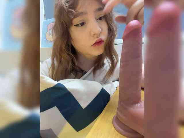 LittleDilara webcam