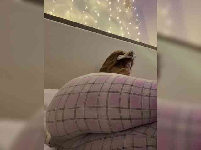LittleDilara webcam