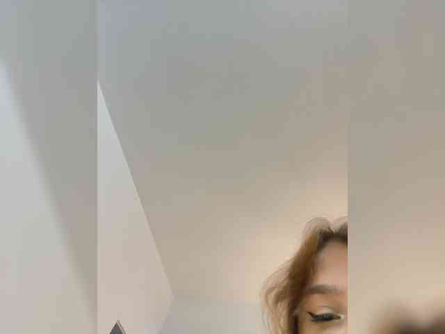 LittleDilara webcam