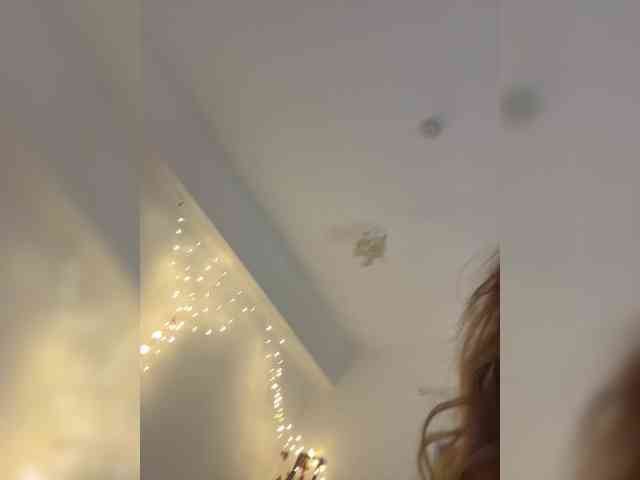 LittleDilara webcam