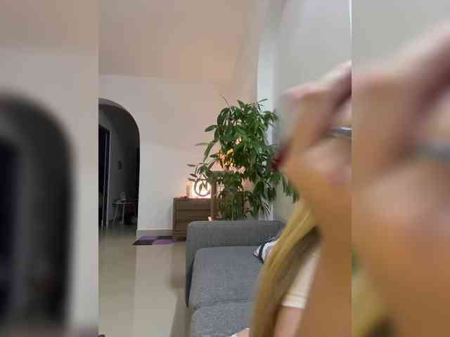 LittleDilara webcam