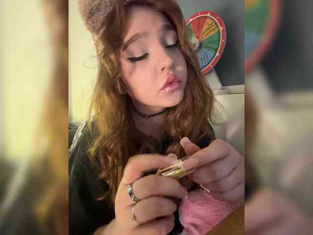 LittleDilara webcam