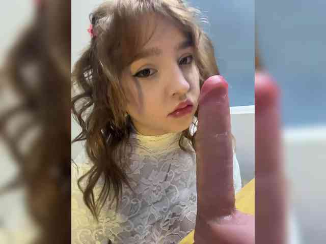 LittleDilara webcam