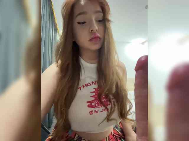 LittleDilara webcam