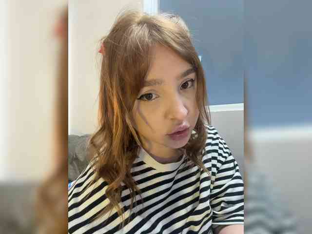 LittleDilara webcam