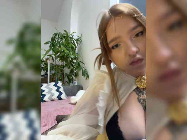 LittleDilara webcam