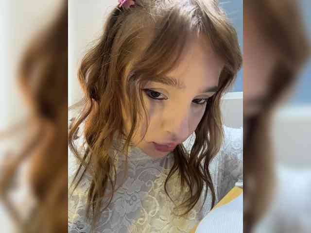 LittleDelora Live Webcam on BongaCams