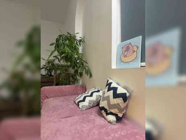 LittleDilara webcam
