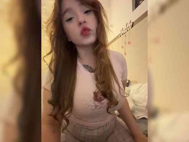 LittleDilara webcam