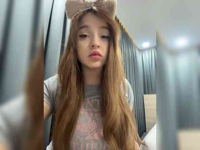 LittleDilara webcam