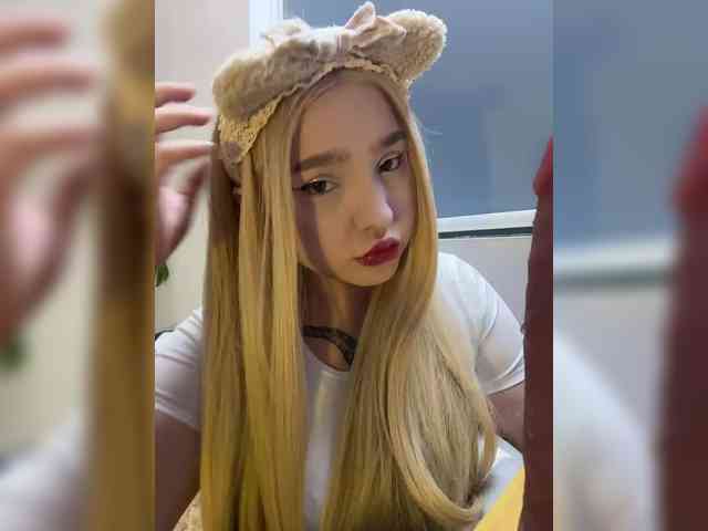 LittleDilara webcam