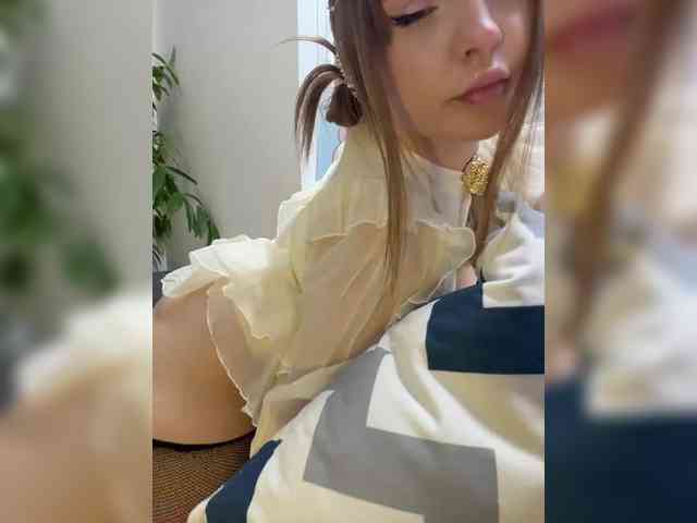 LittleDilara webcam