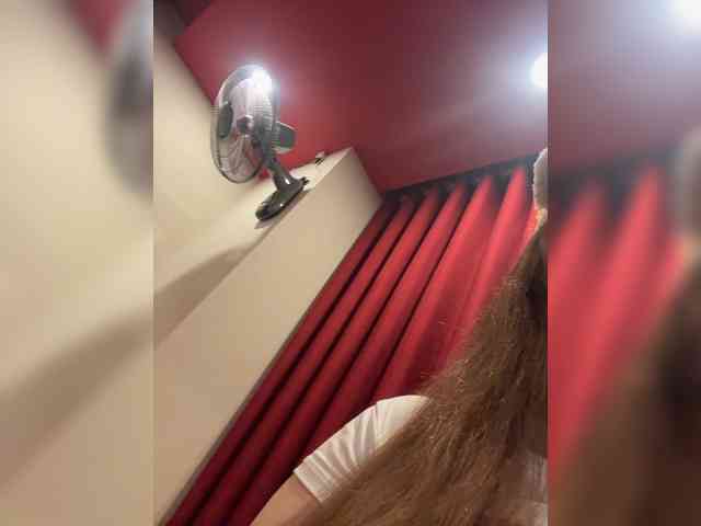 LittleDilara webcam