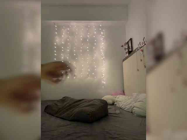 LittleDilara webcam