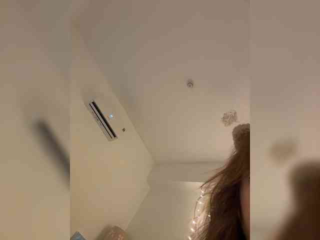 LittleDilara webcam