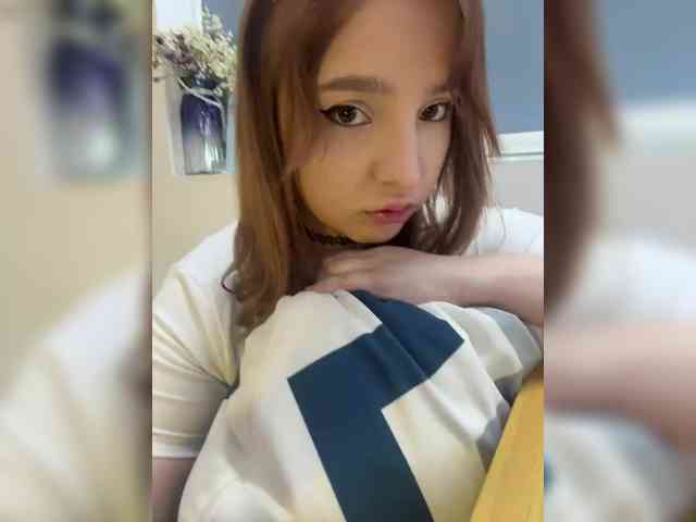 LittleDilara webcam