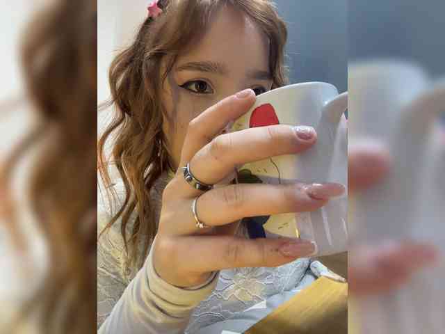 LittleDilara webcam