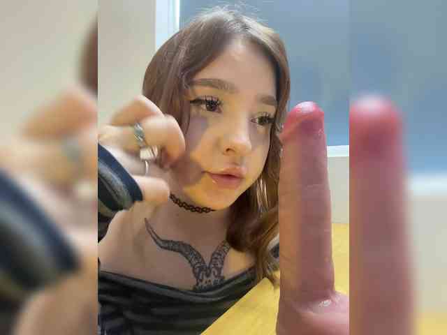 LittleDilara webcam