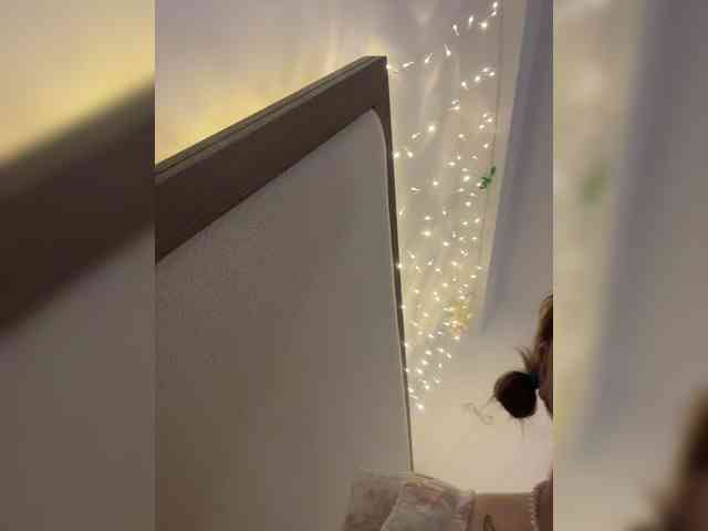 LittleDilara webcam
