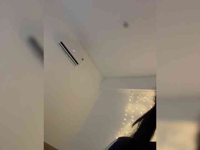 LittleDilara webcam