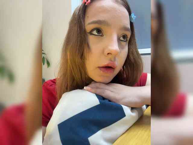 LittleDilara webcam