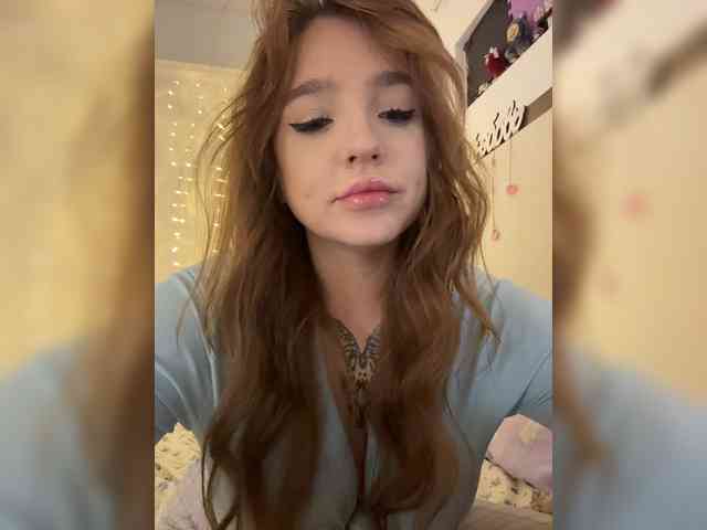 LittleDilara webcam