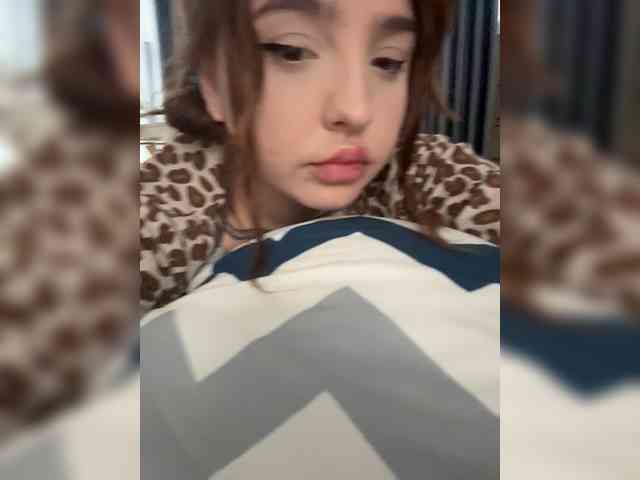 LittleDilara webcam