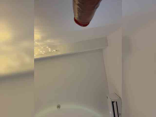 LittleDilara webcam