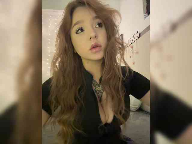LittleDilara webcam