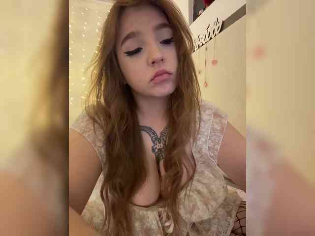 LittleDilara webcam