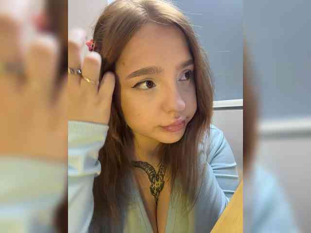 LittleDilara webcam