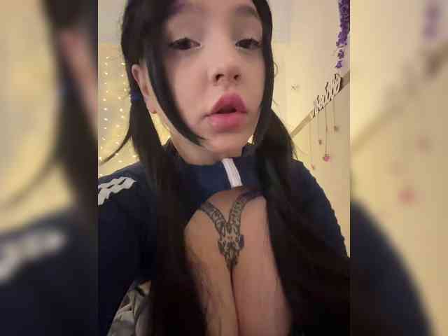 LittleDilara webcam