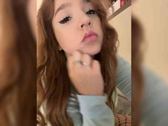 LittleDilara webcam