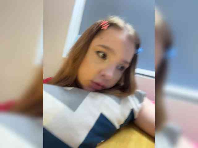LittleDilara webcam