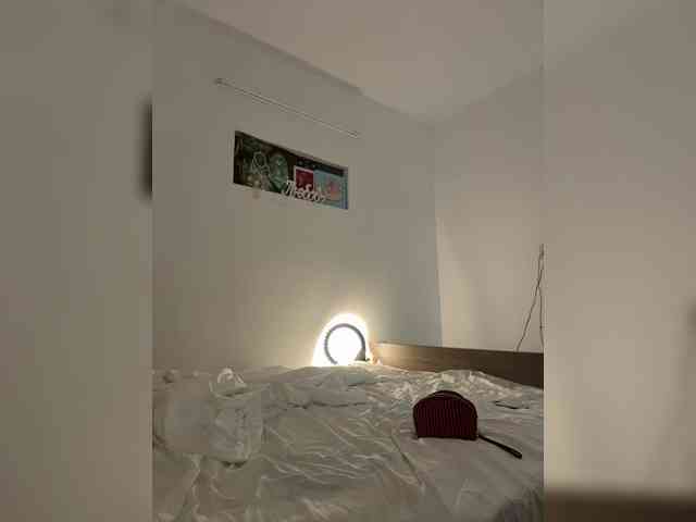LittleDilara webcam